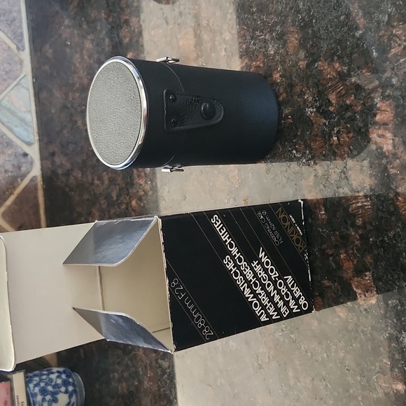 Rokinon case with cannon lens - Picture 2 of 4